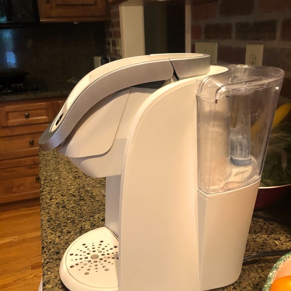 Keurig K200 Plus Series 2.0 - Sandy Pearl
